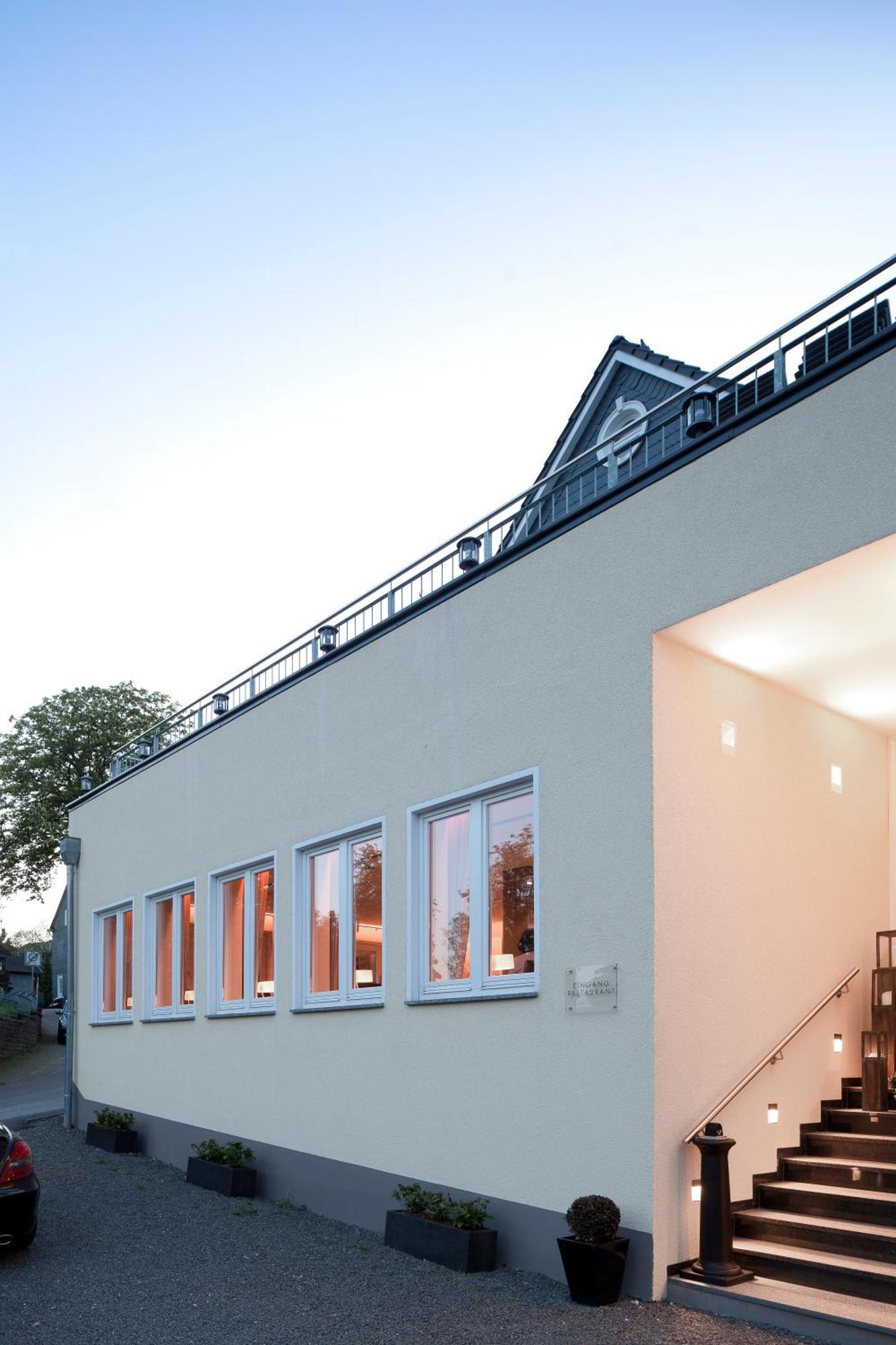Hotel Zu Den Drei Linden Wermelskirchen Exterior foto