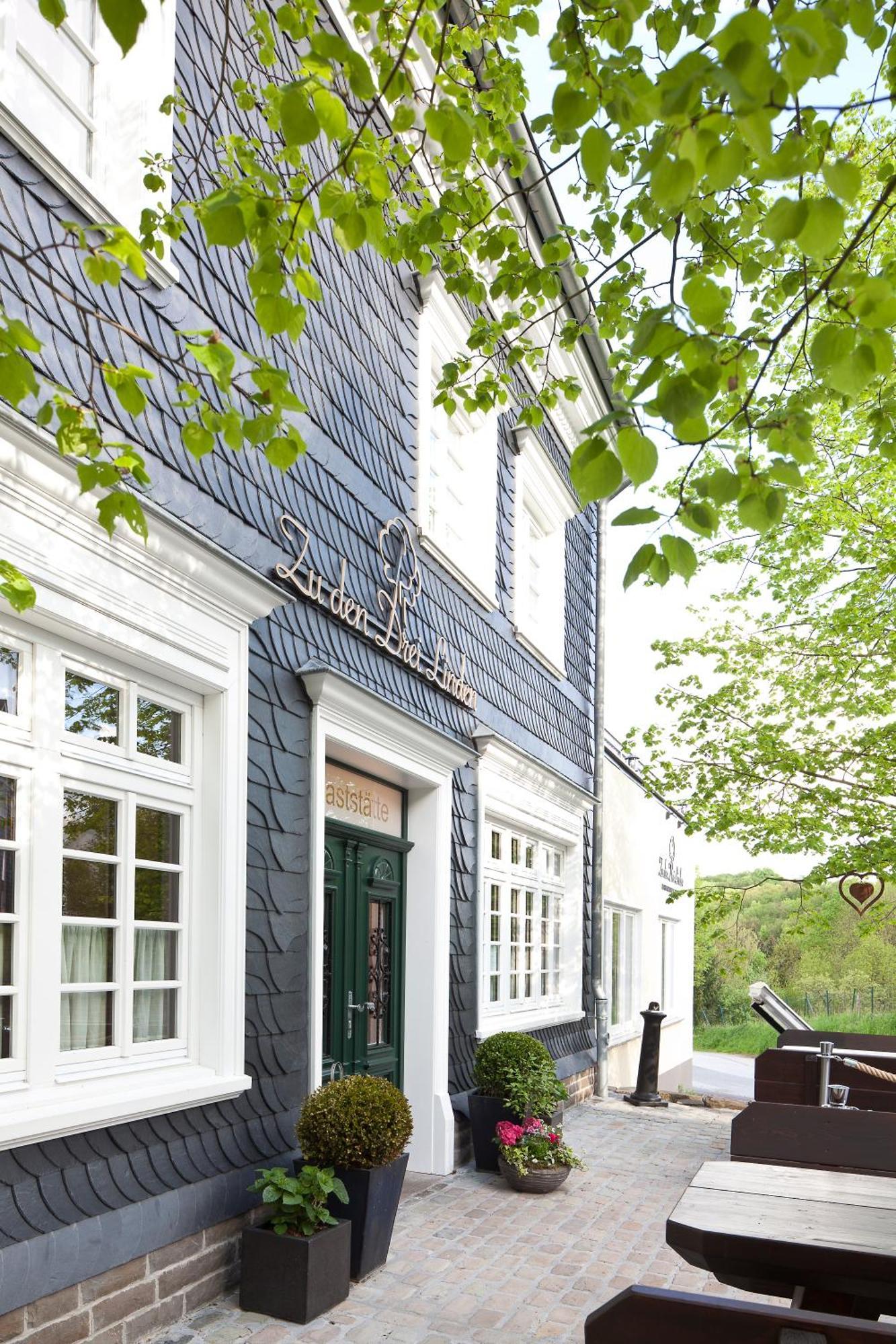 Hotel Zu Den Drei Linden Wermelskirchen Exterior foto