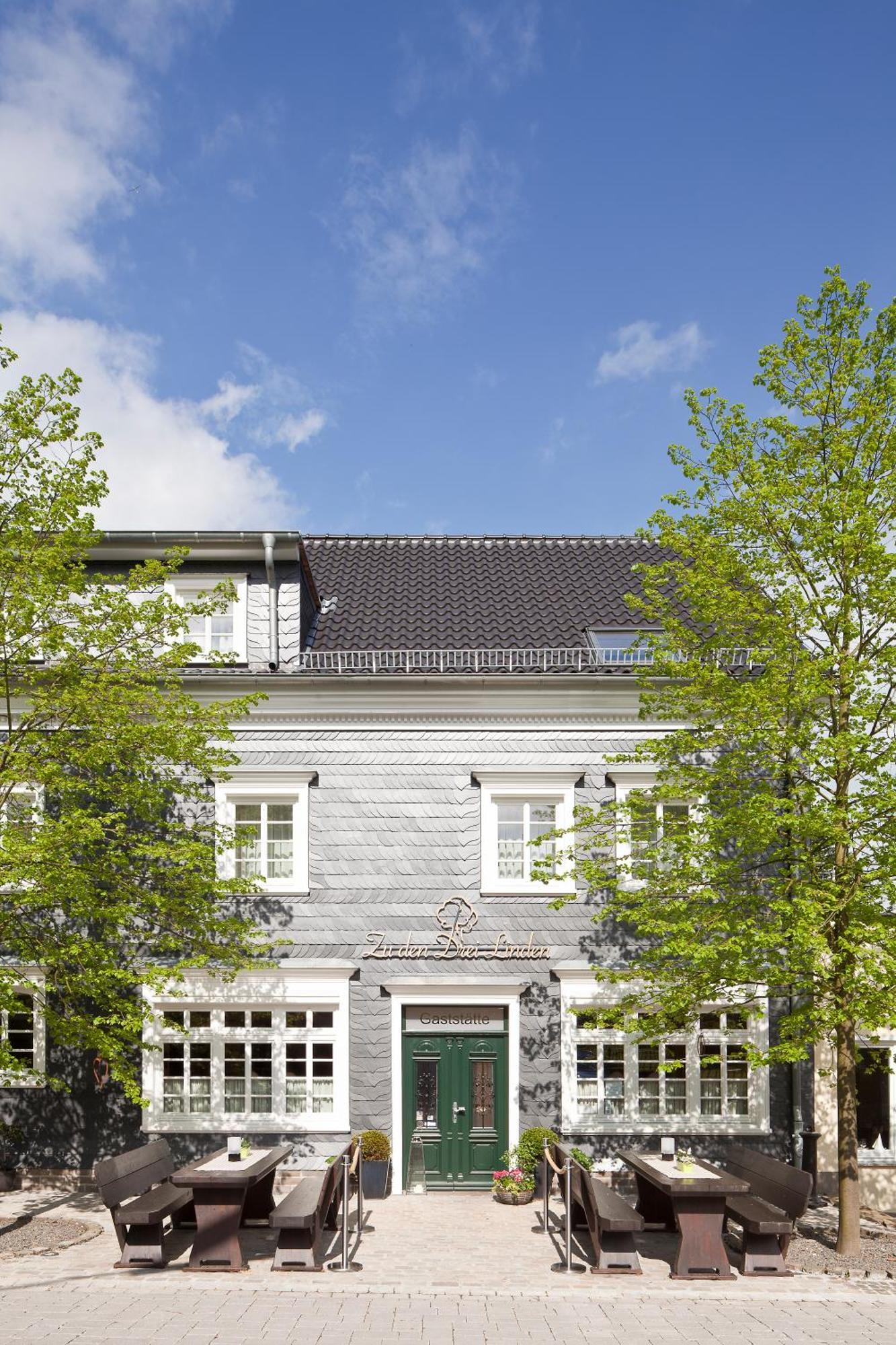 Hotel Zu Den Drei Linden Wermelskirchen Exterior foto