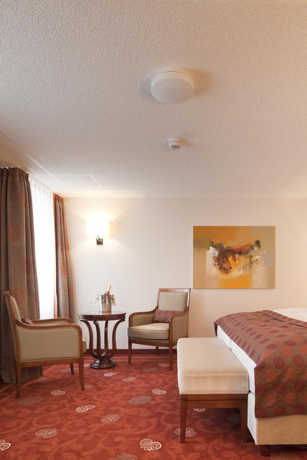 Hotel Zu Den Drei Linden Wermelskirchen Habitación foto